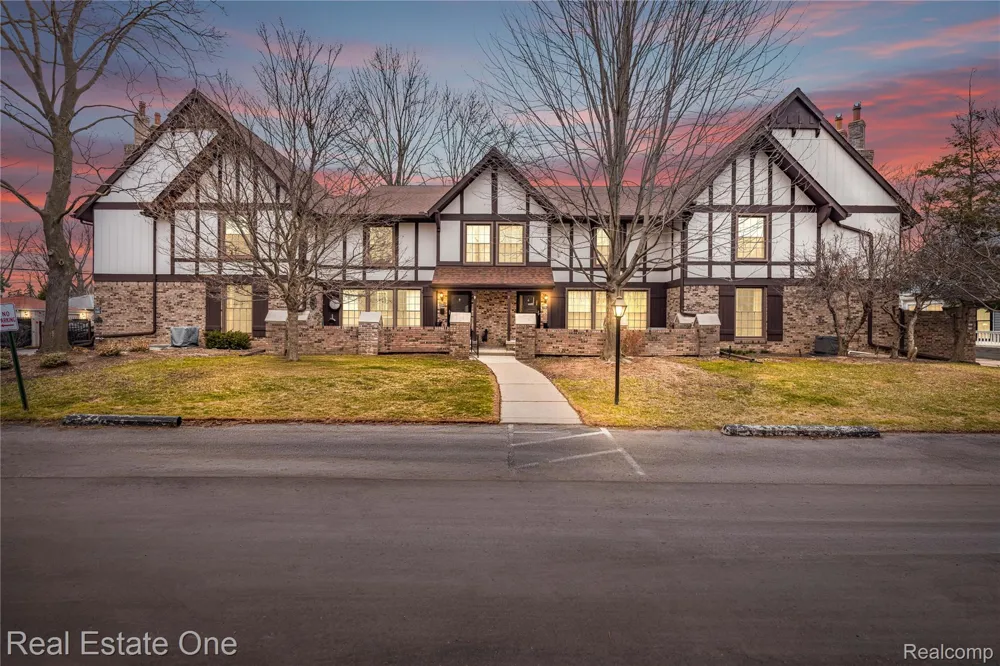 21901 Shore Pointe Lane #39 St Clair Shores City, MI 48080