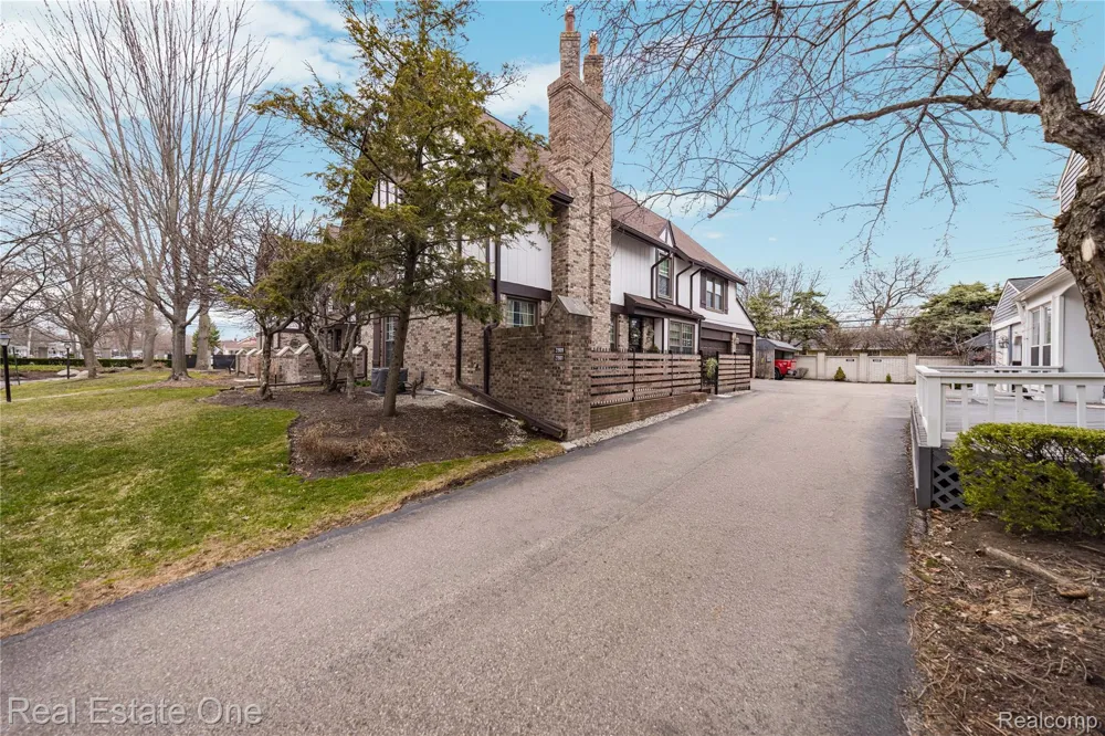 21901 Shore Pointe Lane #39 St Clair Shores City, MI 48080
