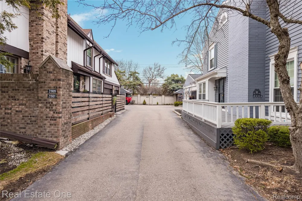 21901 Shore Pointe Lane #39 St Clair Shores City, MI 48080