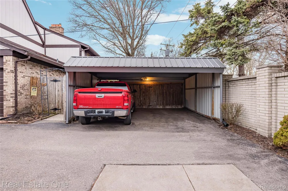 21901 Shore Pointe Lane #39 St Clair Shores City, MI 48080