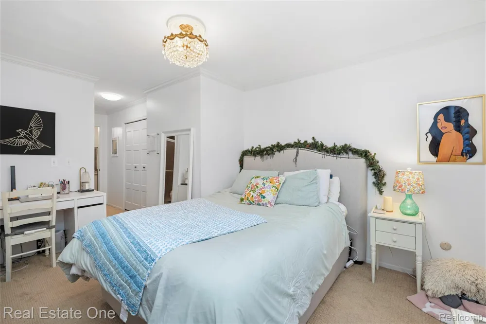 21901 Shore Pointe Lane #39 St Clair Shores City, MI 48080