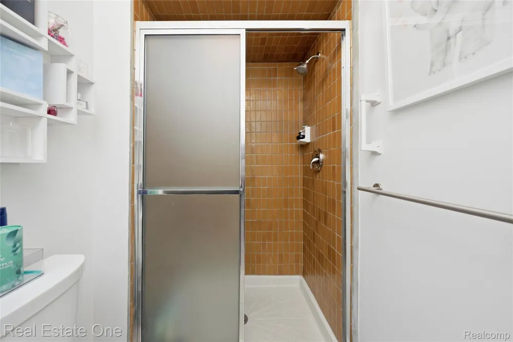 21901 Shore Pointe Lane #39 St Clair Shores City, MI 48080
