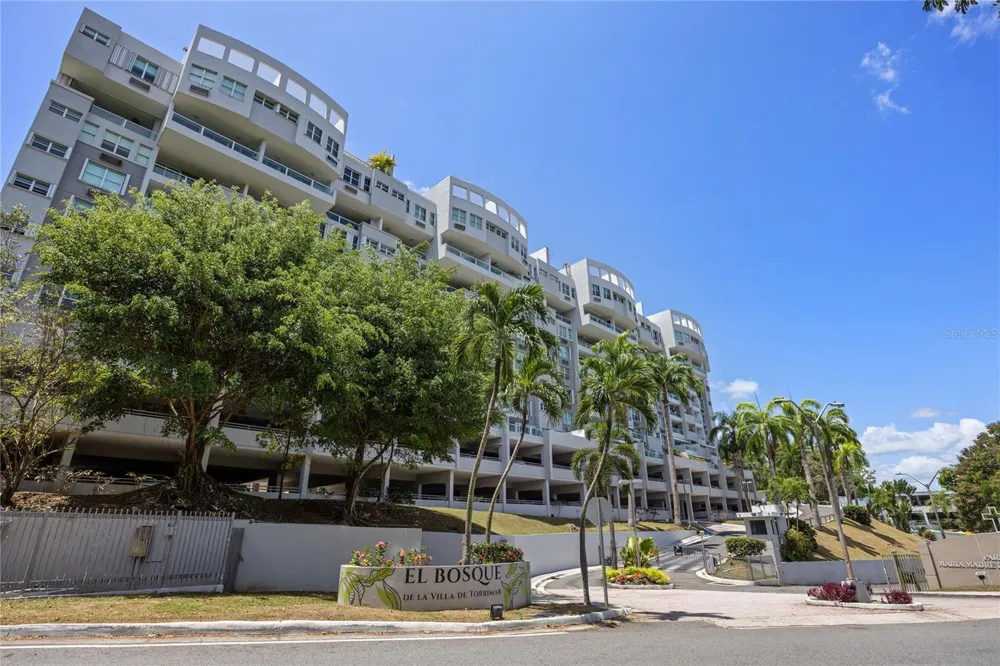 146 Ave Santa Ana BOSQUE DE LA VILLA DE TORRIMAR #C-PH-D Guaynabo, PR 00971