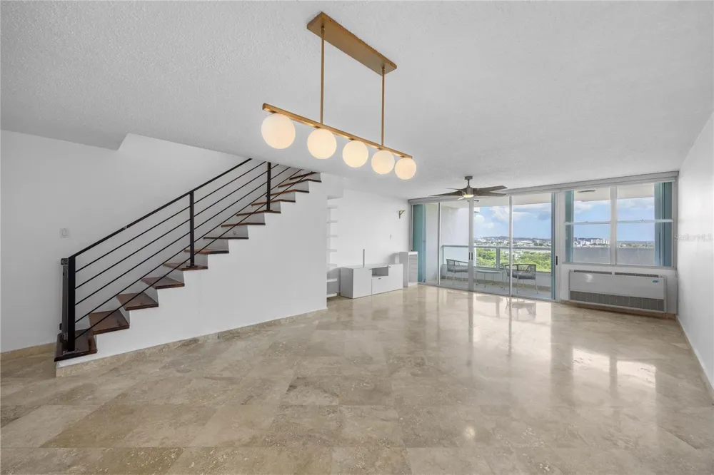 146 Ave Santa Ana BOSQUE DE LA VILLA DE TORRIMAR #C-PH-D Guaynabo, PR 00971