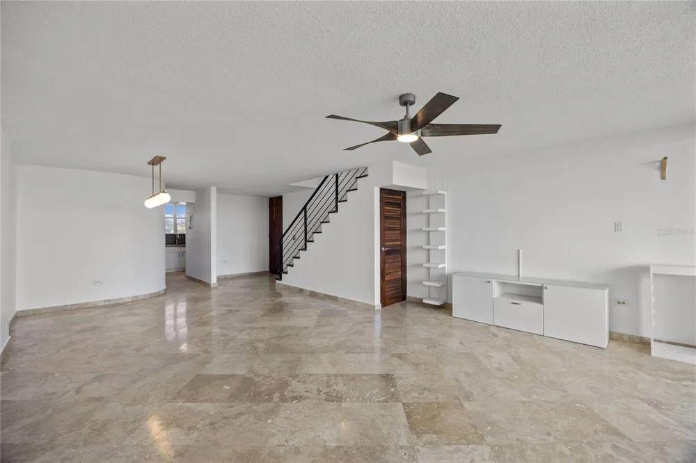 146 Ave Santa Ana BOSQUE DE LA VILLA DE TORRIMAR #C-PH-D Guaynabo, PR 00971