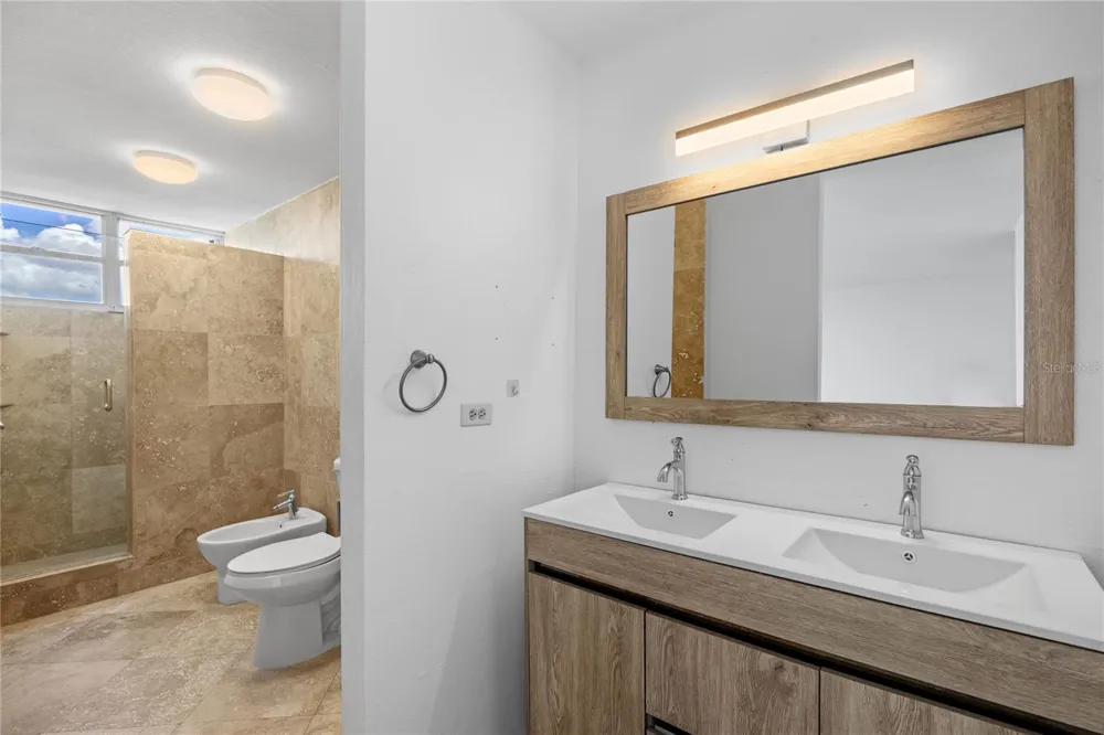 146 Ave Santa Ana BOSQUE DE LA VILLA DE TORRIMAR #C-PH-D Guaynabo, PR 00971