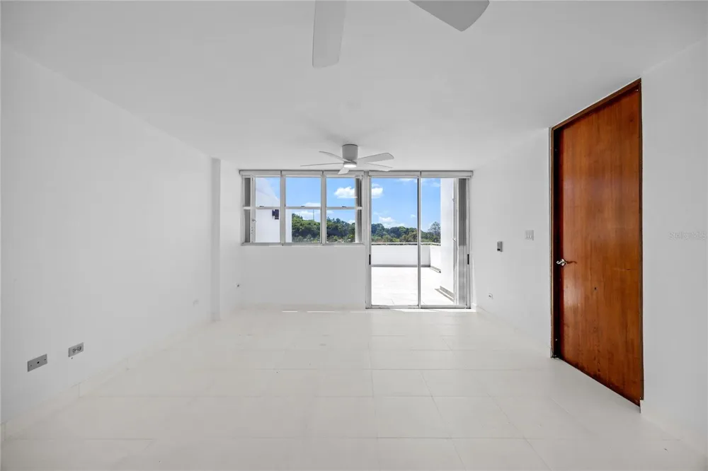 146 Ave Santa Ana BOSQUE DE LA VILLA DE TORRIMAR #C-PH-D Guaynabo, PR 00971
