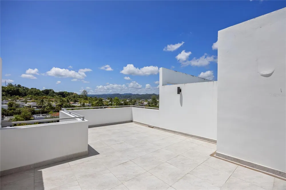 146 Ave Santa Ana BOSQUE DE LA VILLA DE TORRIMAR #C-PH-D Guaynabo, PR 00971