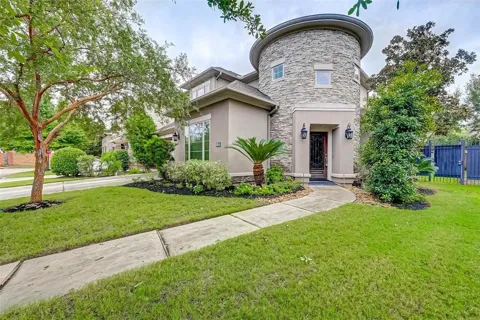 11207 St Laurent Lane