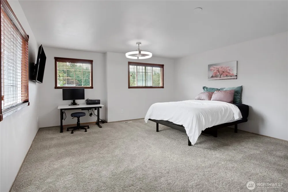 15604 253rd Avenue E Buckley, WA 98321