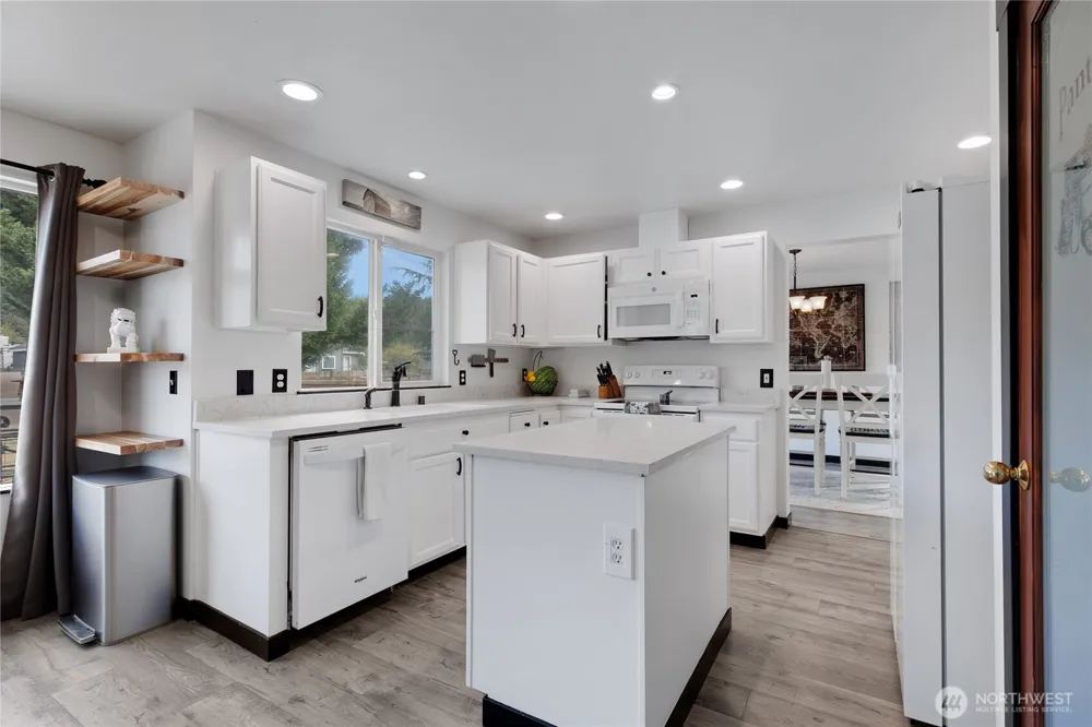 15604 253rd Avenue E Buckley, WA 98321