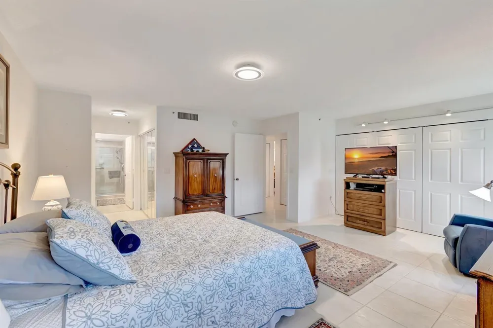 5746 CRYSTAL SHORES DRIVE #103 Boynton Beach, FL 33437