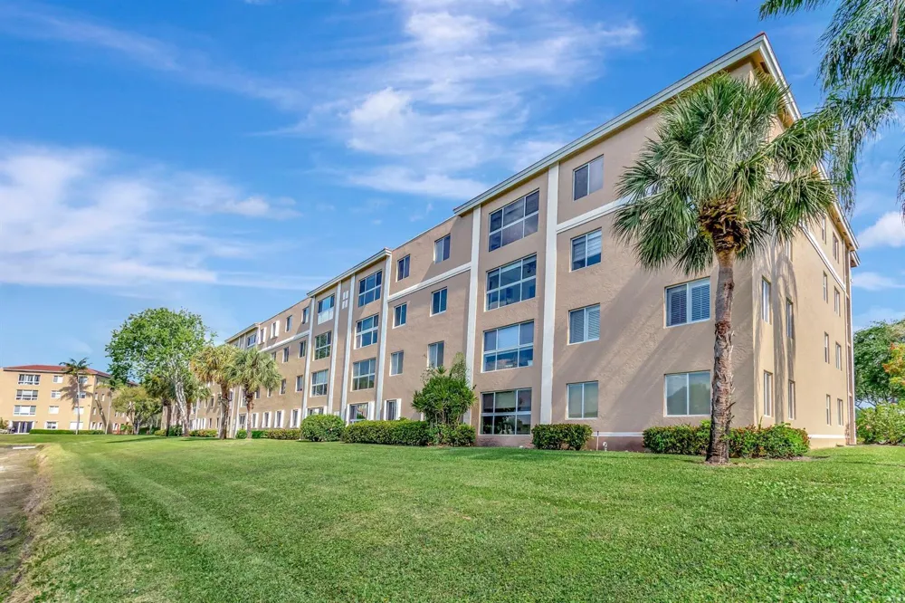 5746 CRYSTAL SHORES DRIVE #103 Boynton Beach, FL 33437