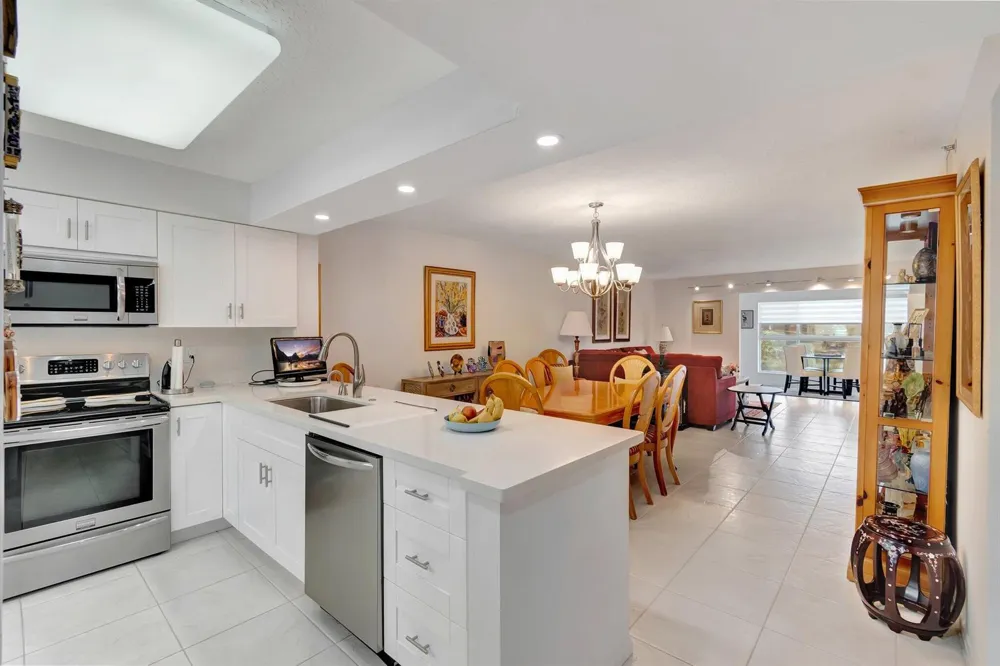5746 CRYSTAL SHORES DRIVE #103 Boynton Beach, FL 33437