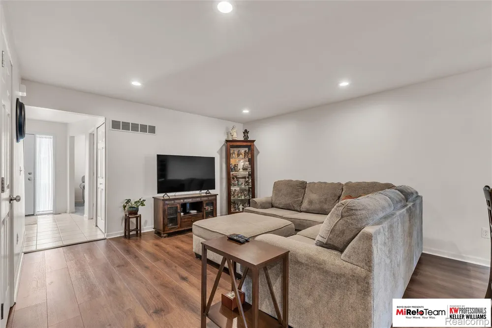 19508 Stanford Lane #5 Roseville City, MI 48066