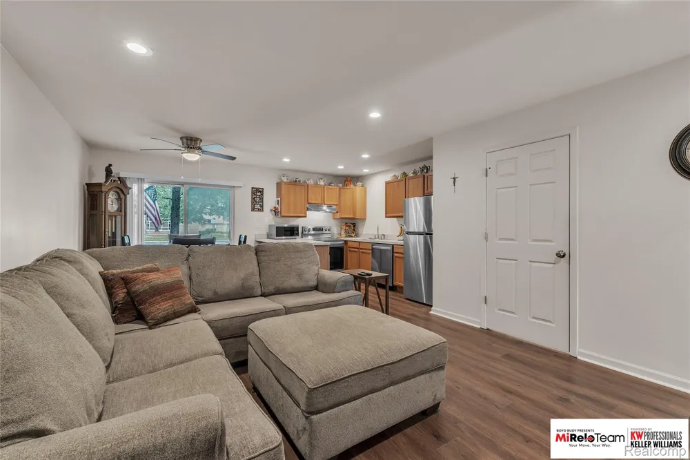 19508 Stanford Lane #5 Roseville City, MI 48066