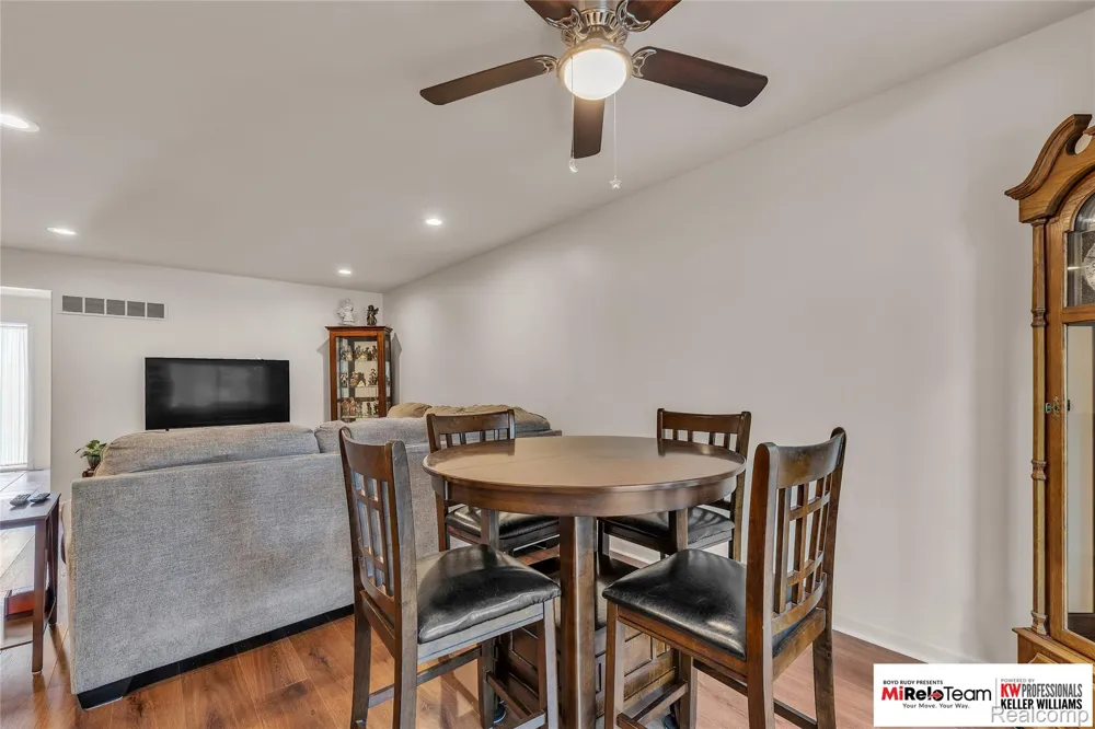 19508 Stanford Lane #5 Roseville City, MI 48066