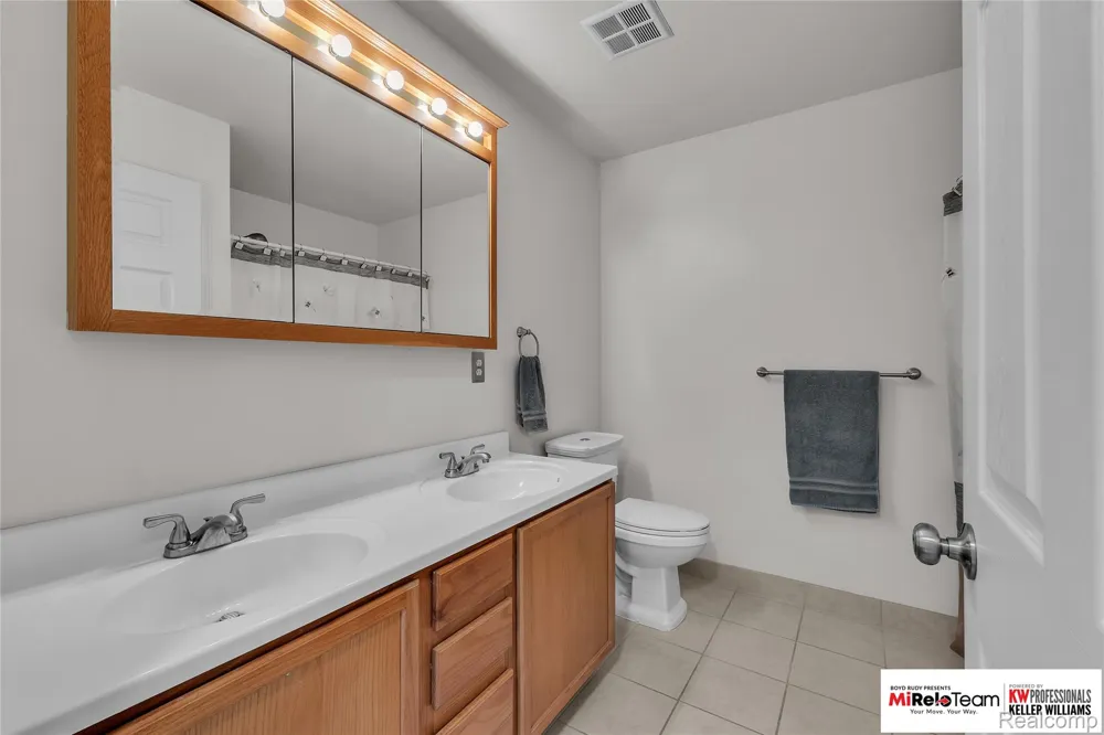 19508 Stanford Lane #5 Roseville City, MI 48066