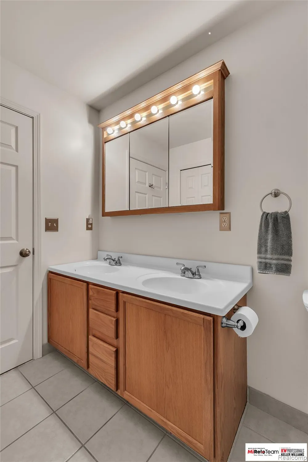 19508 Stanford Lane #5 Roseville City, MI 48066