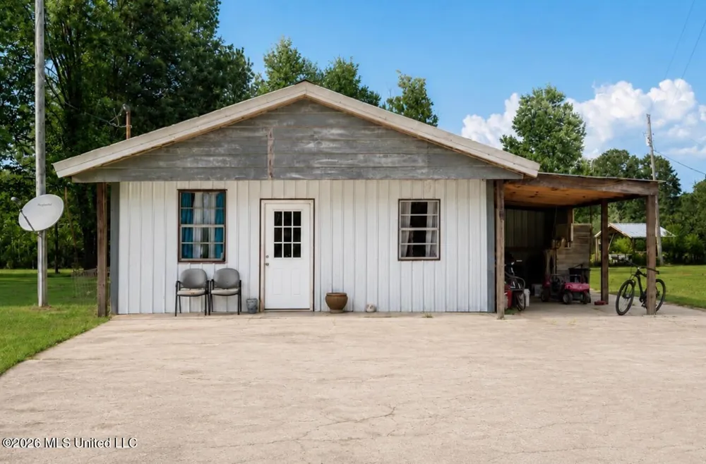 3224 Old Jackson Road Forest, MS 39074