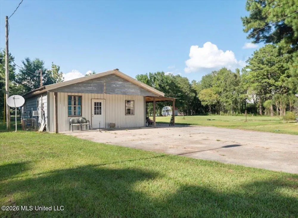 3224 Old Jackson Road Forest, MS 39074