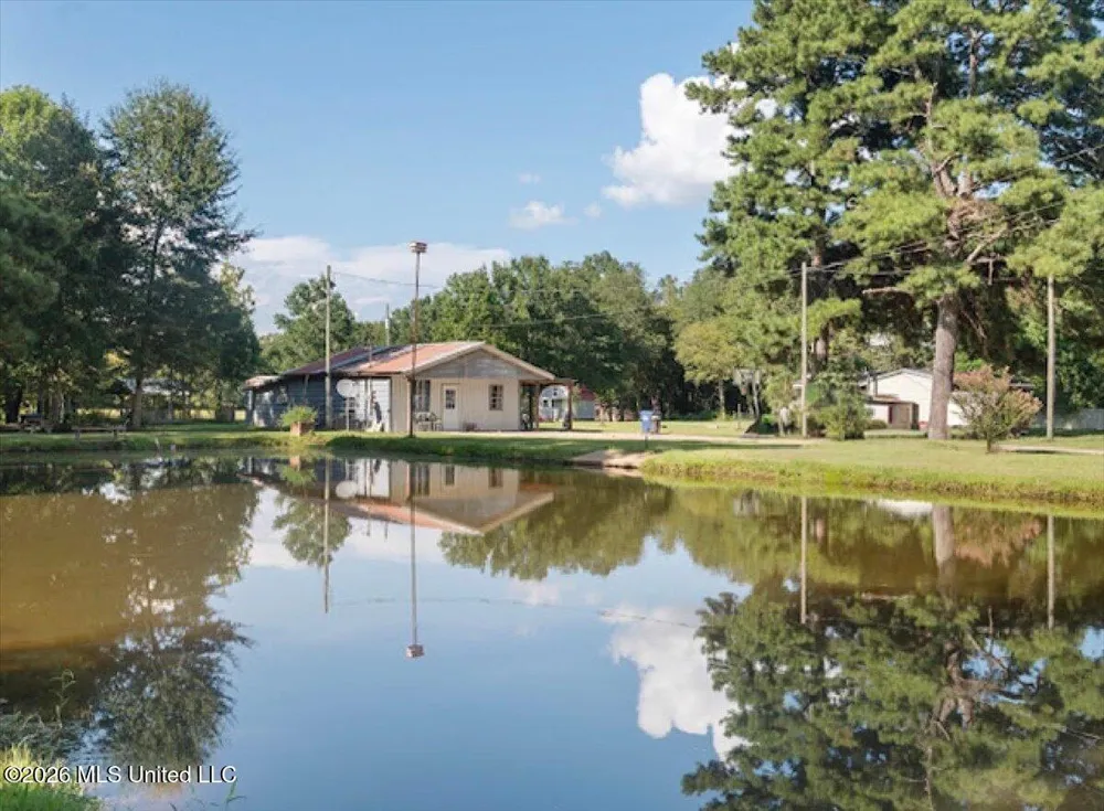 3224 Old Jackson Road Forest, MS 39074