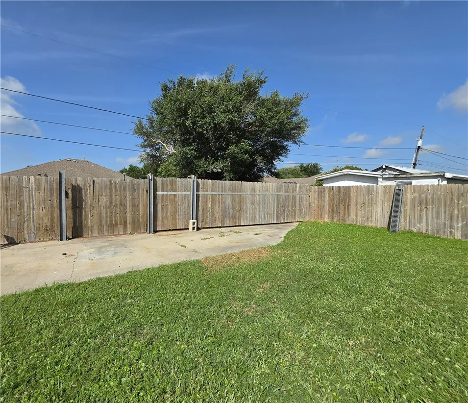 1607 W Palm Drive Aransas Pass, TX 78336