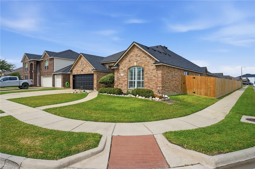 328 Nicklaus Drive Portland, TX 78374