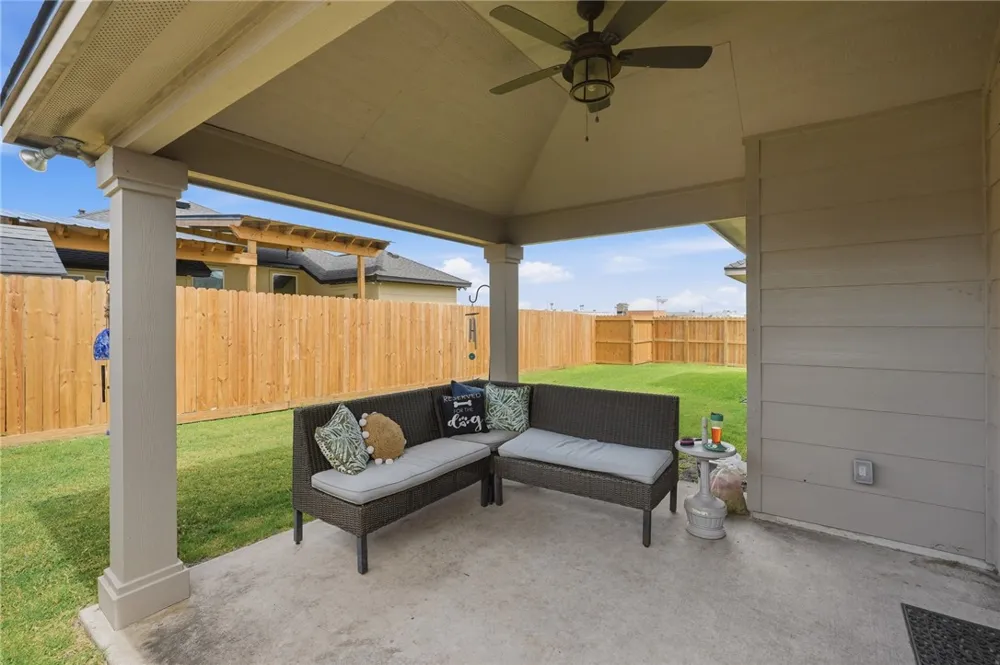 328 Nicklaus Drive Portland, TX 78374