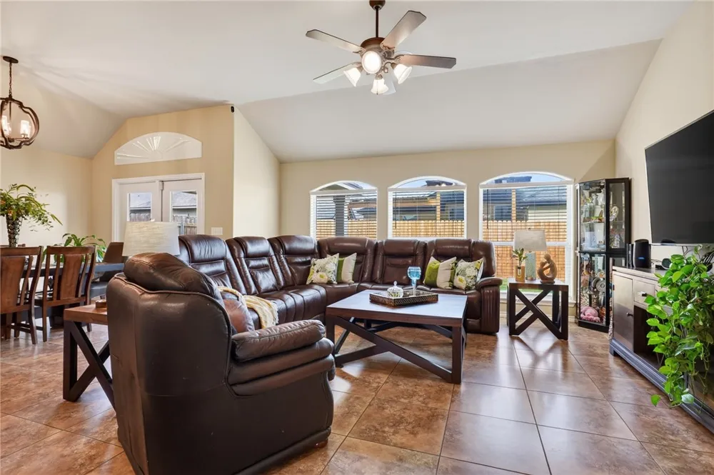 328 Nicklaus Drive Portland, TX 78374