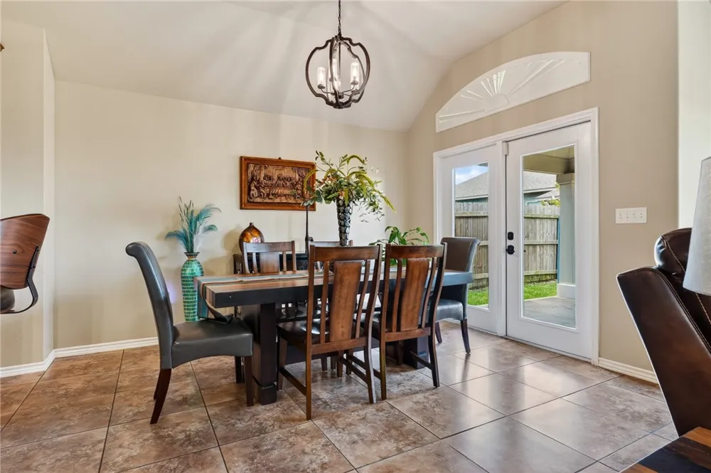 328 Nicklaus Drive Portland, TX 78374