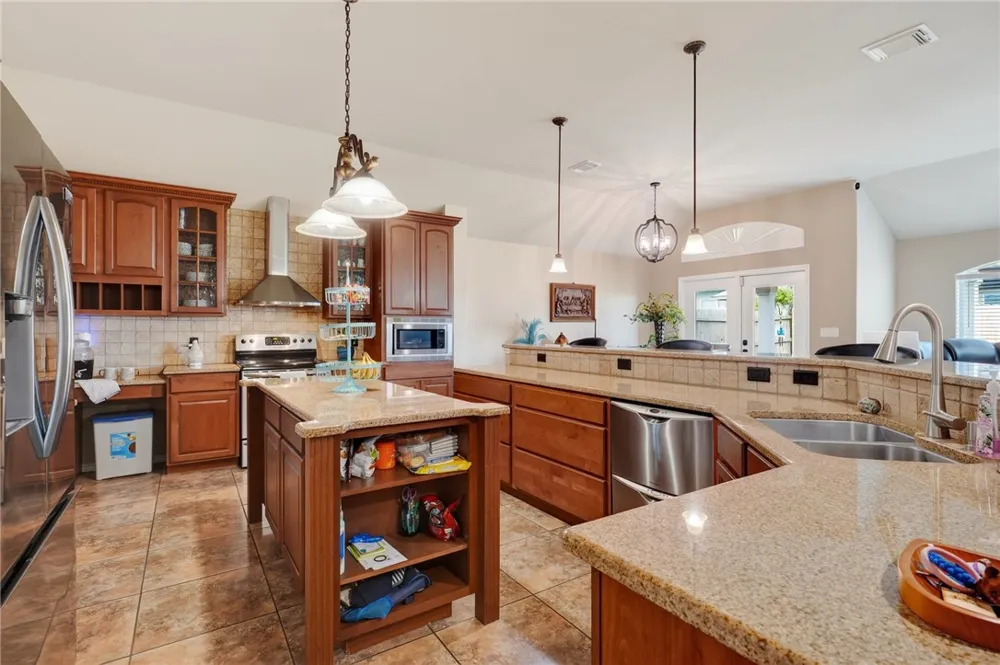 328 Nicklaus Drive Portland, TX 78374