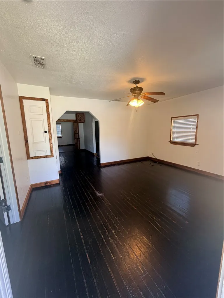 1020 E 5th Street Alice, TX 78332