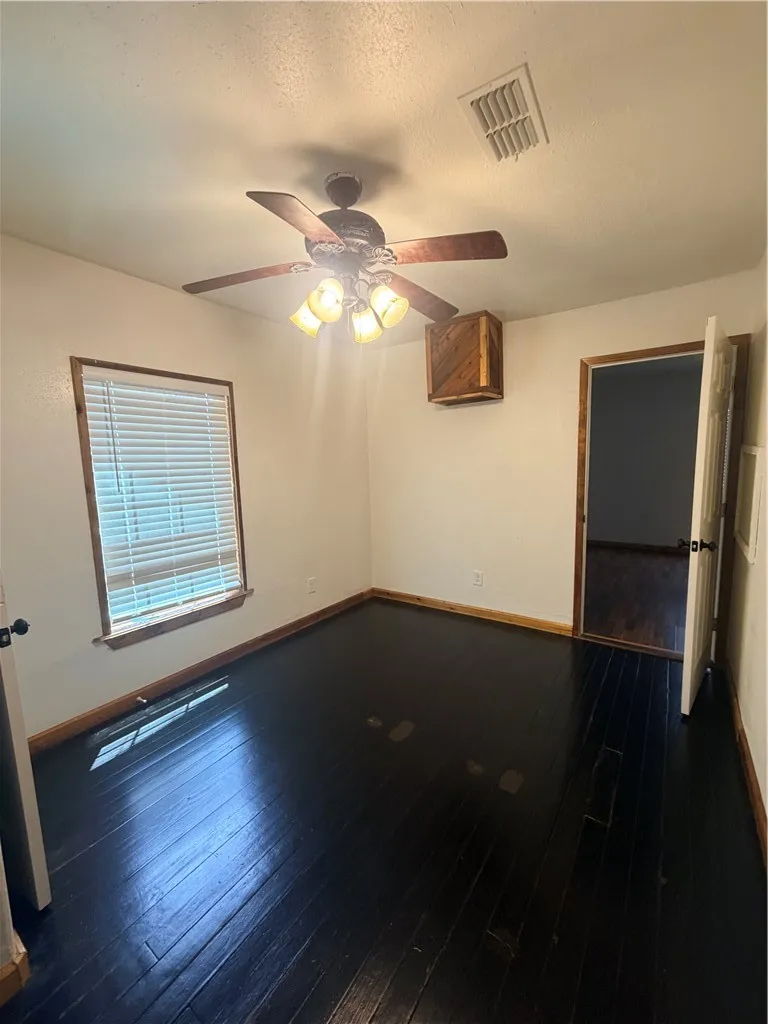 1020 E 5th Street Alice, TX 78332