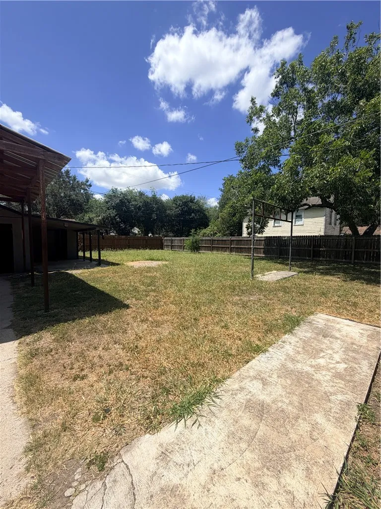 1020 E 5th Street Alice, TX 78332