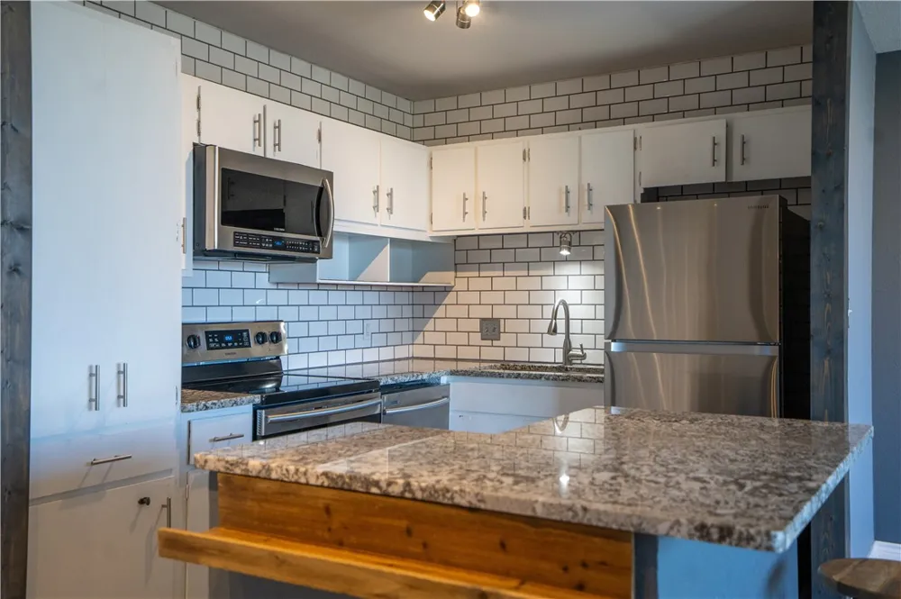 715 S Upper Broadway Street #406 Corpus Christi, TX 78401