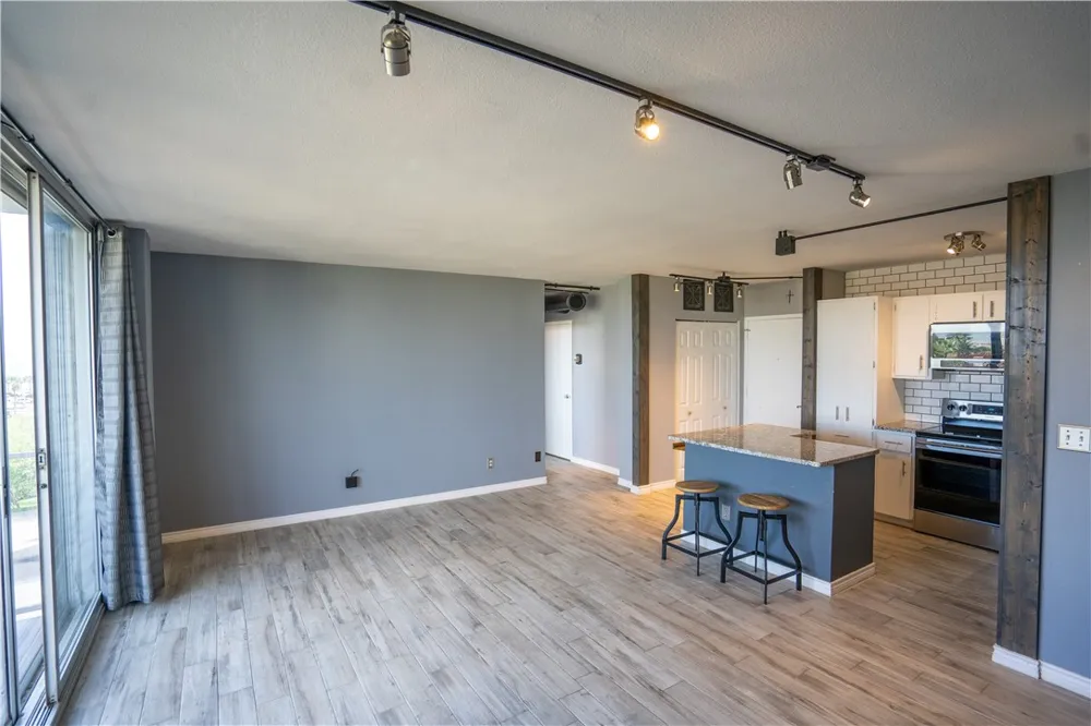 715 S Upper Broadway Street #406 Corpus Christi, TX 78401