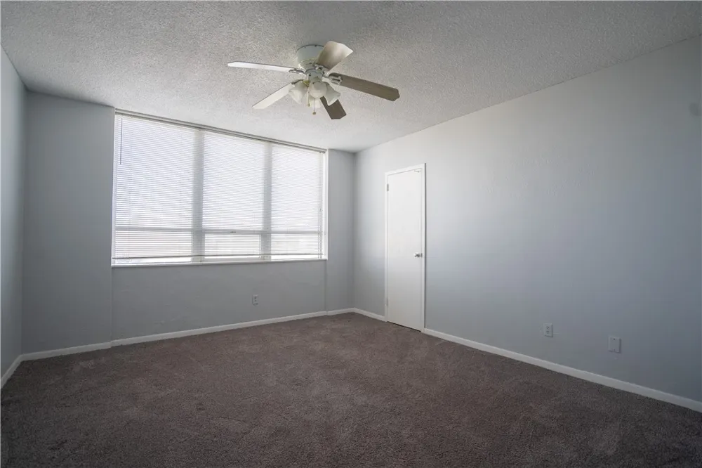 715 S Upper Broadway Street #406 Corpus Christi, TX 78401