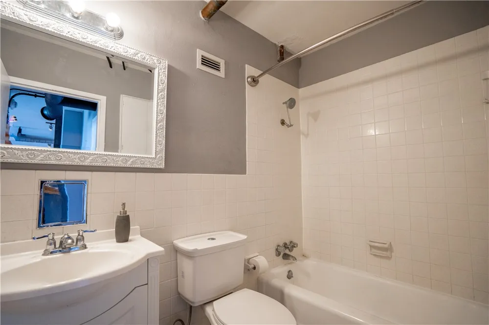 715 S Upper Broadway Street #406 Corpus Christi, TX 78401