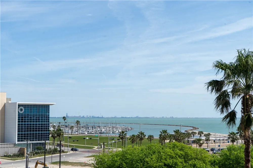 715 S Upper Broadway Street #406 Corpus Christi, TX 78401