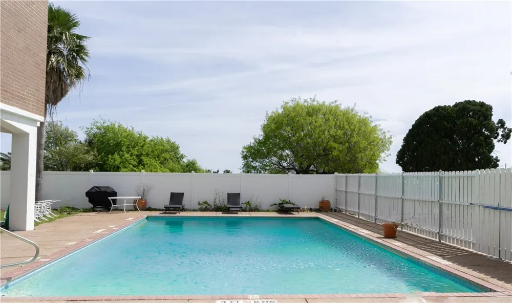 715 S Upper Broadway Street #406 Corpus Christi, TX 78401