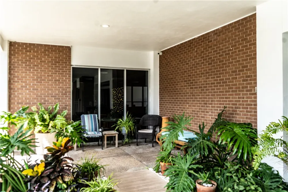 715 S Upper Broadway Street #406 Corpus Christi, TX 78401