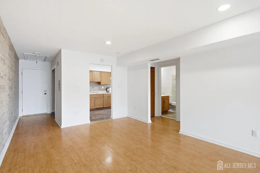 1719 Raspberry Court Edison, NJ 08817