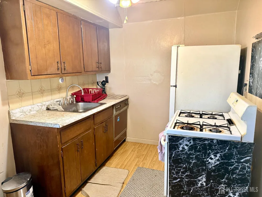 210 Ellsworth Street Iselin, NJ 08830