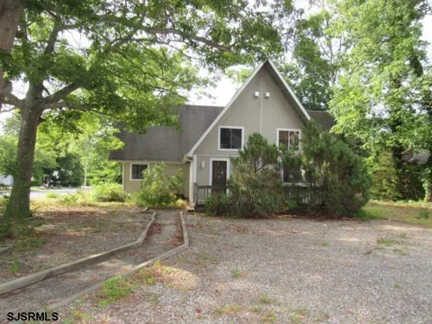 14 Pine Tree Dr