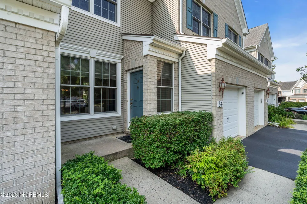 34 Chatsworth Road Manalapan, NJ 07726
