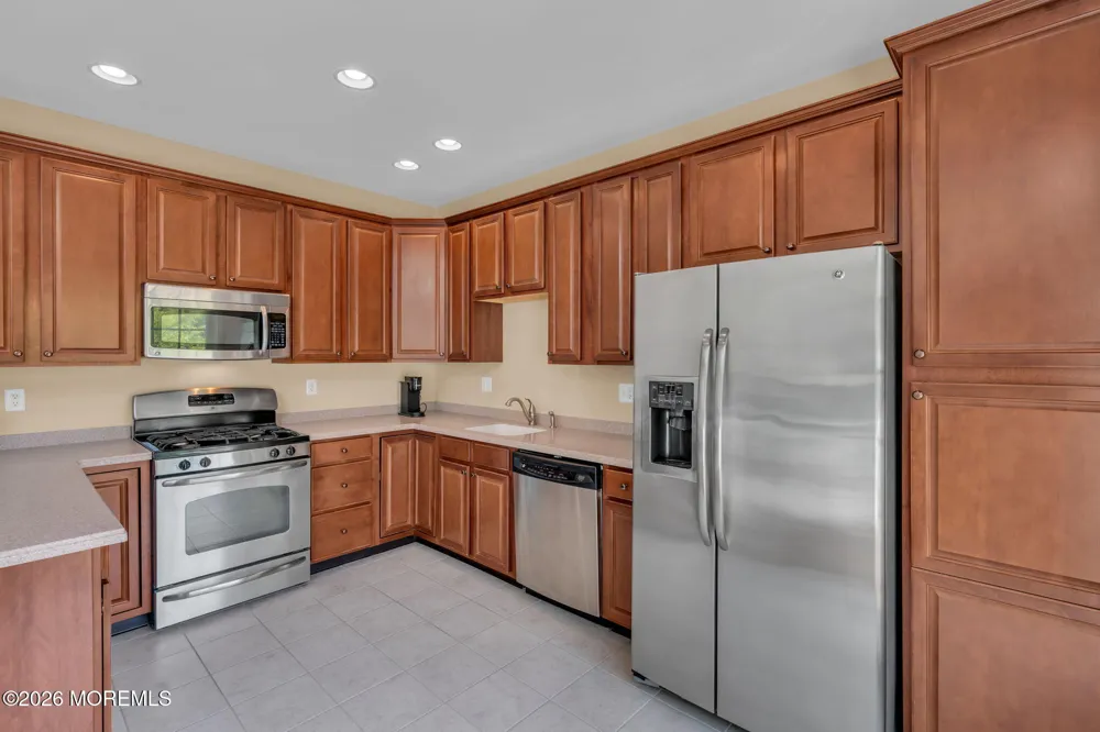 34 Chatsworth Road Manalapan, NJ 07726