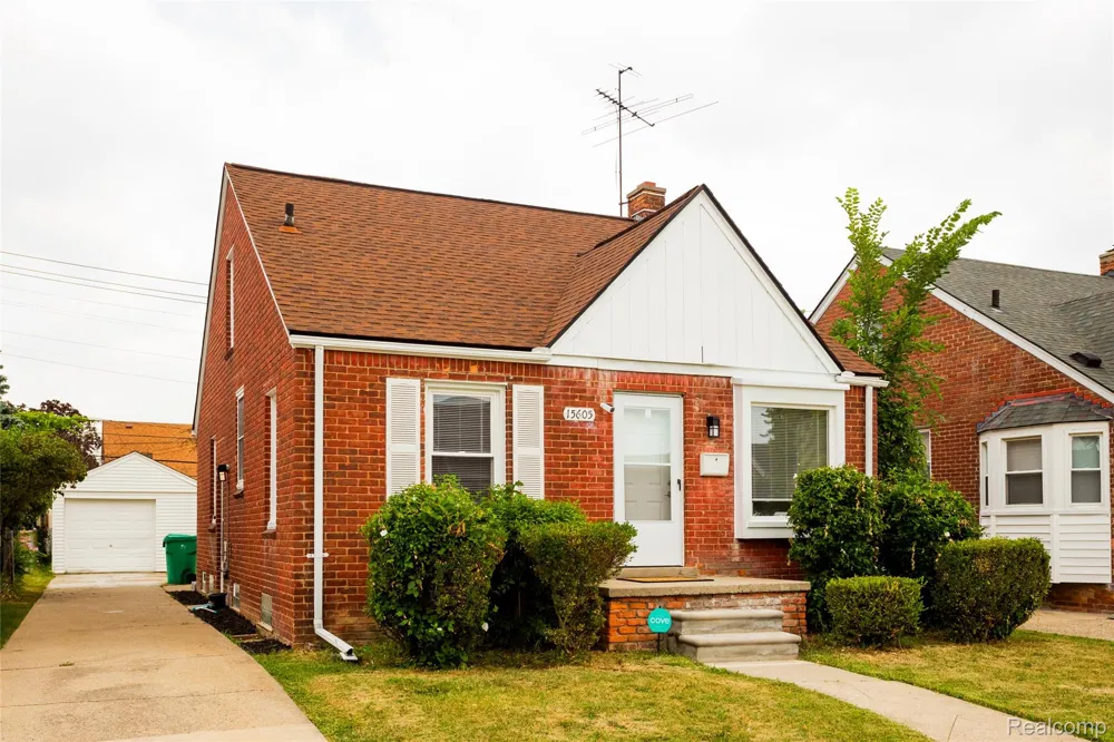 15605 Veronica Avenue Eastpointe City, MI 48021