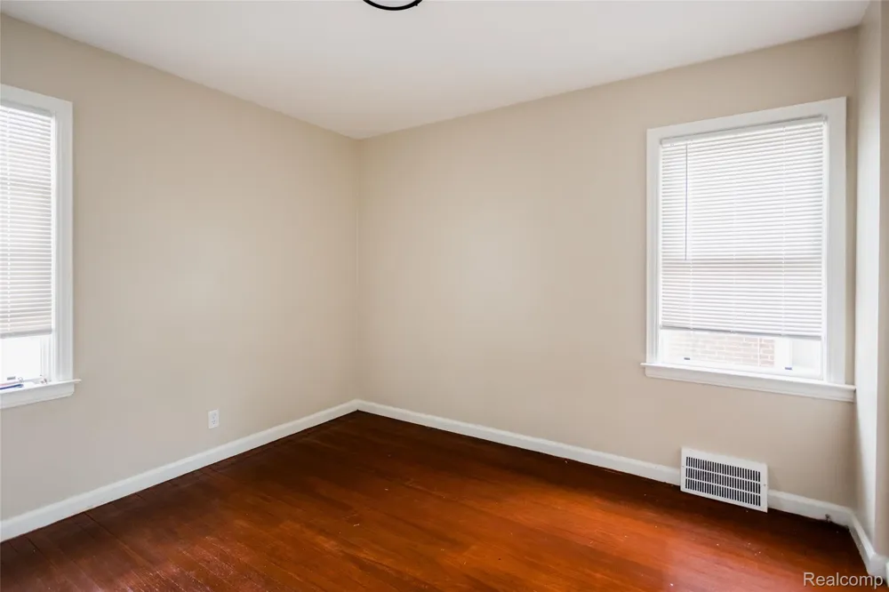 15605 Veronica Avenue Eastpointe City, MI 48021