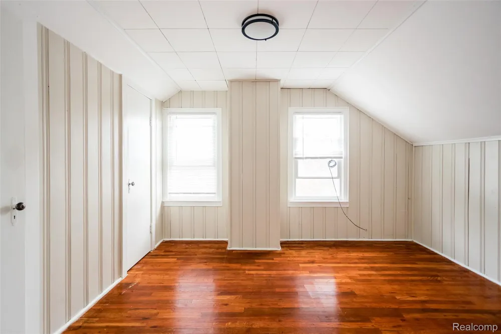 15605 Veronica Avenue Eastpointe City, MI 48021